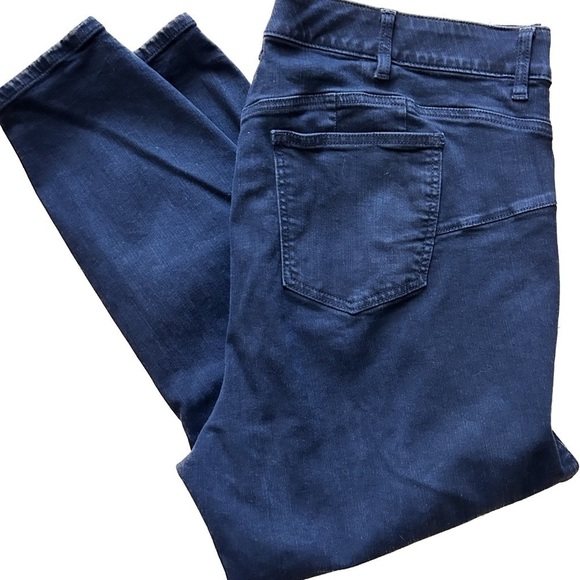 Bombshell Skinny Premium Stretch High-Rise Jean. 26R black Torrid Item 1… - Picture 8 of 14